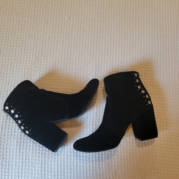 Guess Black Suede Ankle Booties - Picture 5 of 11